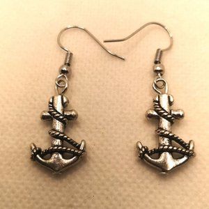 Silver tone anchor earrings Silver tone anchor earrings